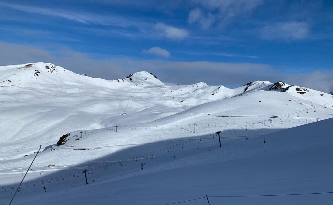 Ski en famille au soleil hôtel Orédon Saint Lary Hautes Pyrénées proche télécabine